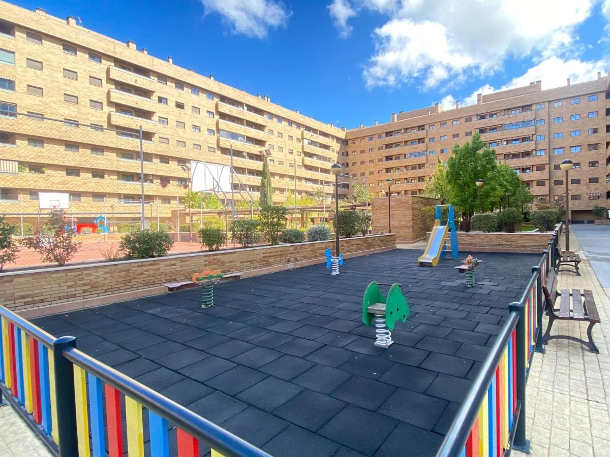 Aires De Toledo-Parque Warner Y Madrid En Familia Lägenhet Exteriör bild